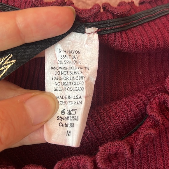 Cropped Off the Shoulder Top Juniors size medium - Picture 3 of 7